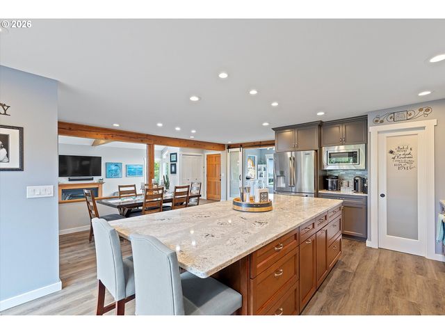 6564 ARTEMIS Ln, West Linn, OR 97068