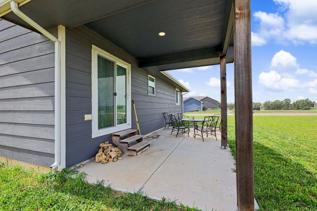 2402 E Velvet Leaf Ct, Andover, KS 67002