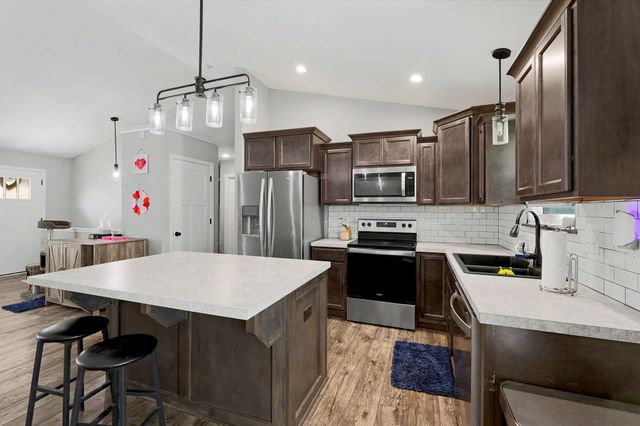 2402 E Velvet Leaf Ct, Andover, KS 67002