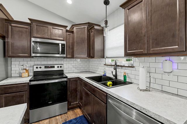 2402 E Velvet Leaf Ct, Andover, KS 67002