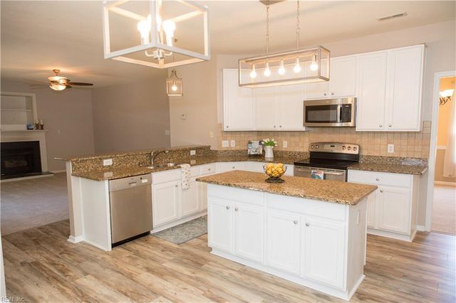 2156 Seastone TRCE, Chesapeake, VA 23321