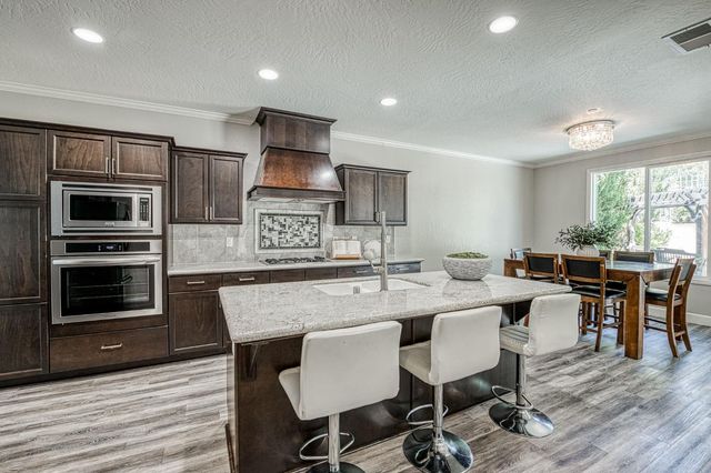 2272 E Prestwick Avenue, Fresno, CA 93730