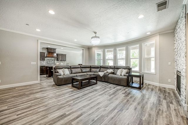 2272 E Prestwick Avenue, Fresno, CA 93730