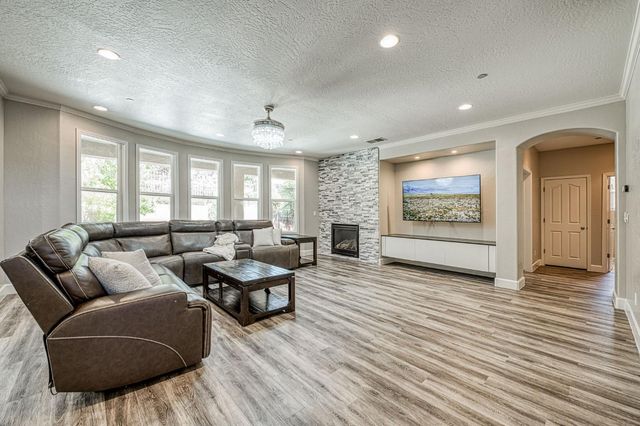 2272 E Prestwick Avenue, Fresno, CA 93730
