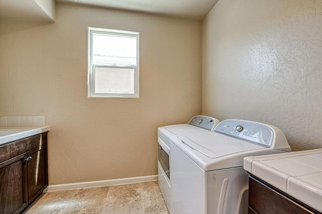 2272 E Prestwick Avenue, Fresno, CA 93730