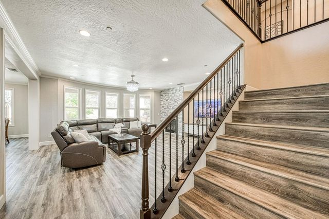 2272 E Prestwick Avenue, Fresno, CA 93730