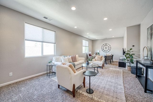 2272 E Prestwick Avenue, Fresno, CA 93730