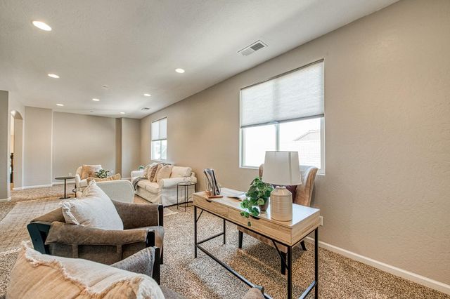 2272 E Prestwick Avenue, Fresno, CA 93730