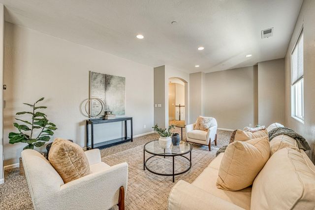 2272 E Prestwick Avenue, Fresno, CA 93730