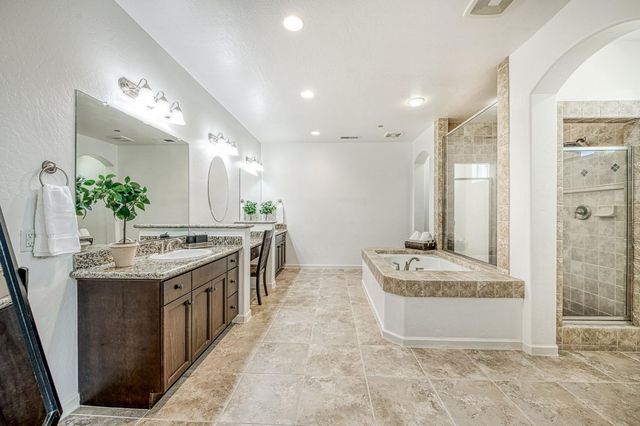 2272 E Prestwick Avenue, Fresno, CA 93730