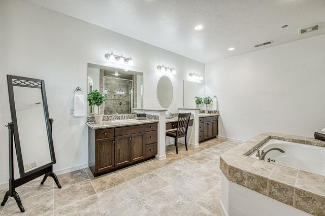 2272 E Prestwick Avenue, Fresno, CA 93730
