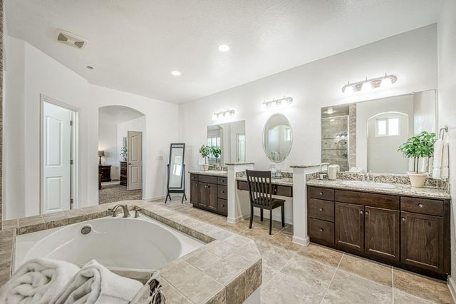 2272 E Prestwick Avenue, Fresno, CA 93730