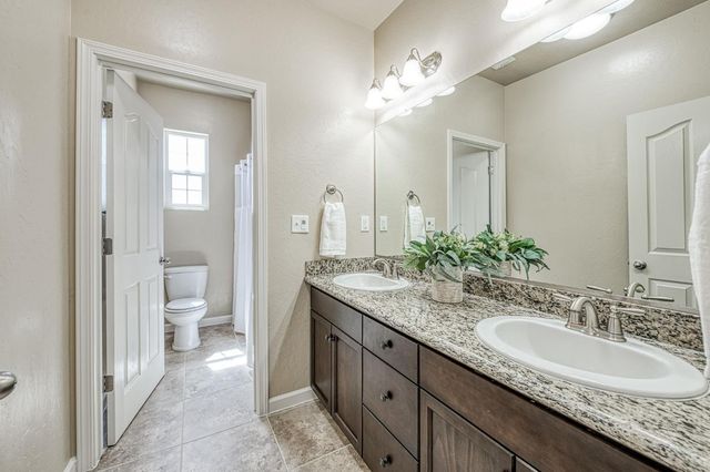 2272 E Prestwick Avenue, Fresno, CA 93730