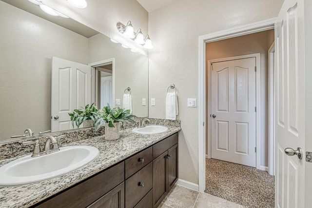 2272 E Prestwick Avenue, Fresno, CA 93730