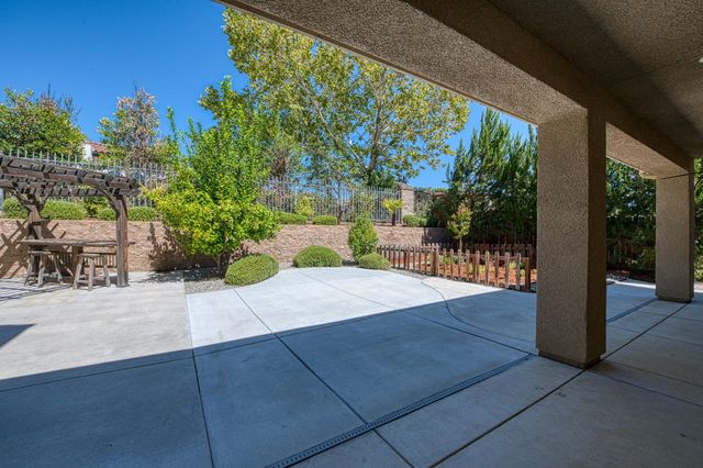 2272 E Prestwick Avenue, Fresno, CA 93730