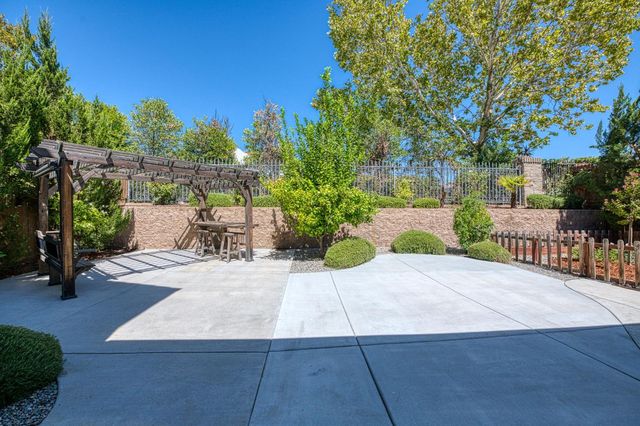 2272 E Prestwick Avenue, Fresno, CA 93730