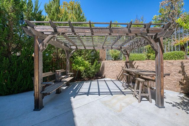 2272 E Prestwick Avenue, Fresno, CA 93730