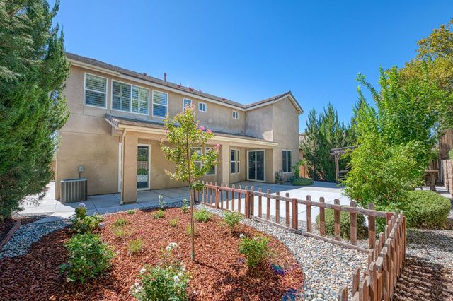 2272 E Prestwick Avenue, Fresno, CA 93730