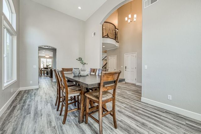 2272 E Prestwick Avenue, Fresno, CA 93730