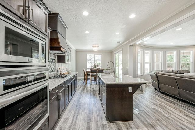 2272 E Prestwick Avenue, Fresno, CA 93730
