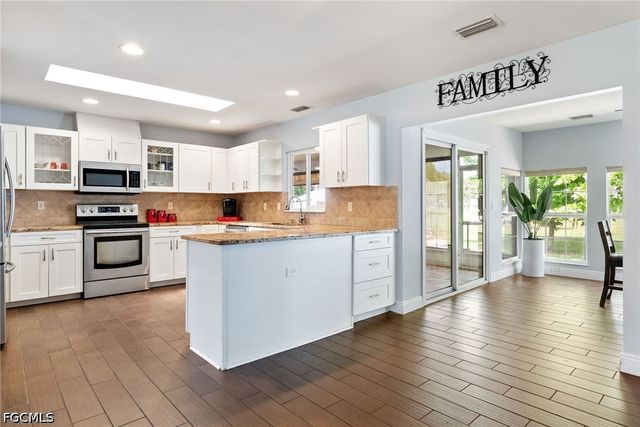 17290 Rewis RD, Alva, FL 33920