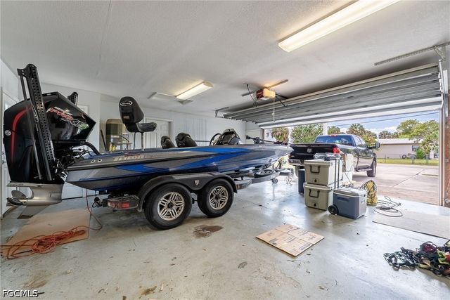 17290 Rewis RD, Alva, FL 33920