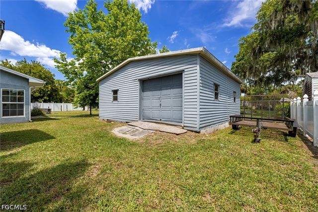 17290 Rewis RD, Alva, FL 33920