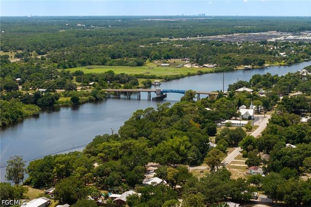 17290 Rewis RD, Alva, FL 33920
