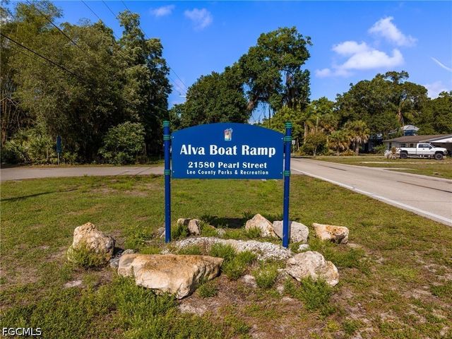 17290 Rewis RD, Alva, FL 33920