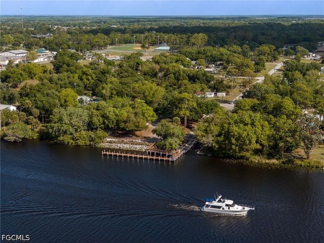 17290 Rewis RD, Alva, FL 33920