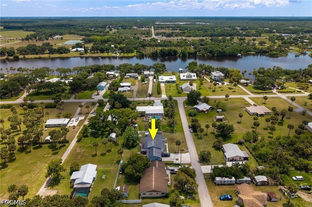 17290 Rewis RD, Alva, FL 33920