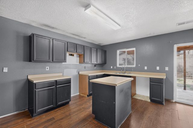 2101 Gait Street SW, Albuquerque, NM 87121