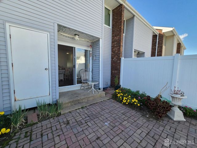 11-Q Quincy Circle, South Brunswick, NJ 08810
