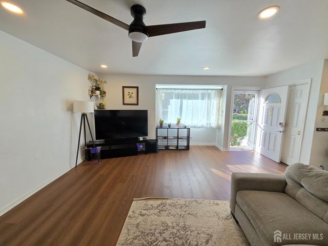 11-Q Quincy Circle, South Brunswick, NJ 08810
