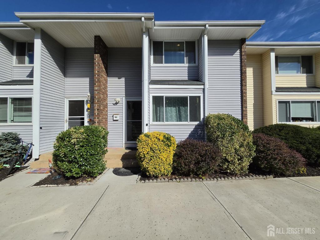 11-Q Quincy Circle, South Brunswick, NJ 08810