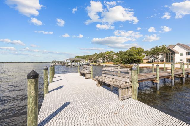 305 W Windward Cove, Niceville, FL 32578