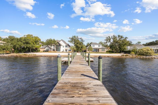 305 W Windward Cove, Niceville, FL 32578