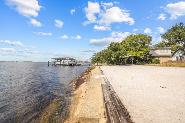305 W Windward Cove, Niceville, FL 32578
