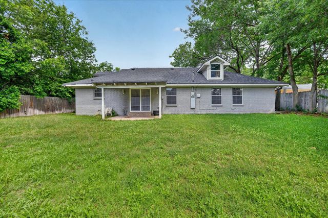 1400 Ems Road W, Fort Worth, TX 76116