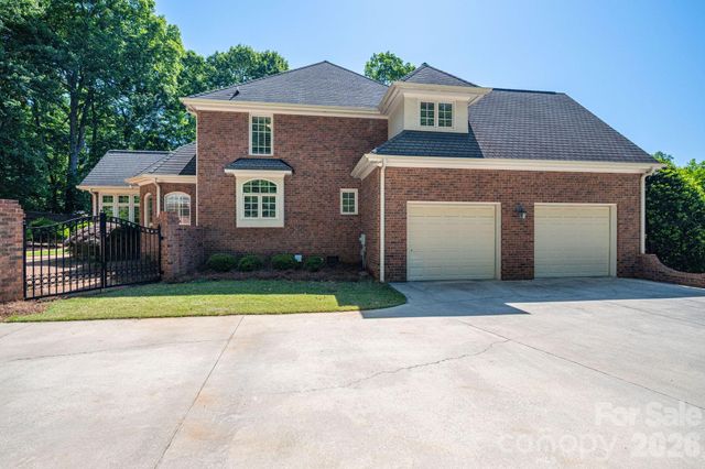110 Elizabeth Court, Mount Holly, NC 28120