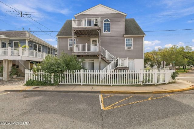 25 Jackson Street, Highlands, NJ 07732