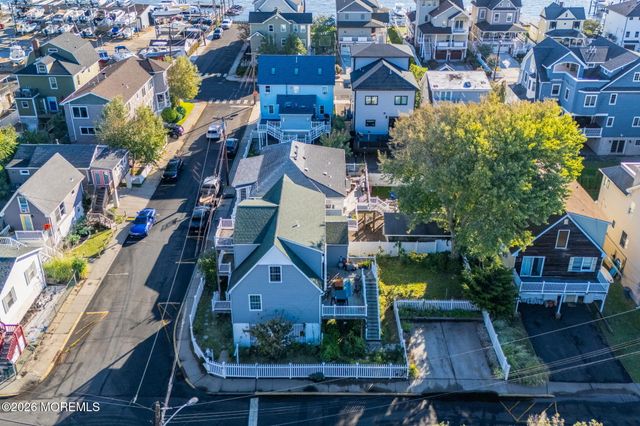 25 Jackson Street, Highlands, NJ 07732