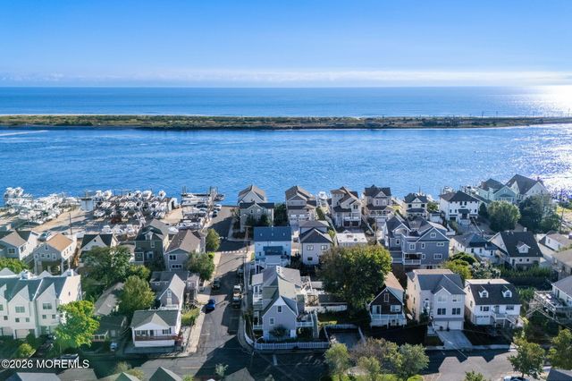 25 Jackson Street, Highlands, NJ 07732