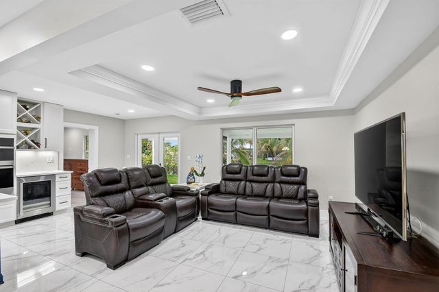 2277 Summit Boulevard, West Palm Beach, FL 33406