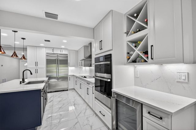 2277 Summit Boulevard, West Palm Beach, FL 33406