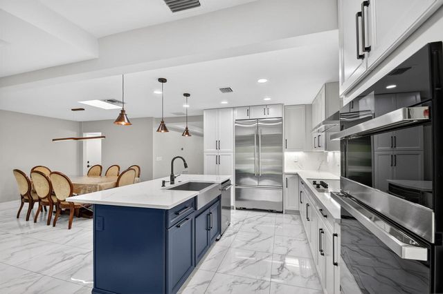 2277 Summit Boulevard, West Palm Beach, FL 33406