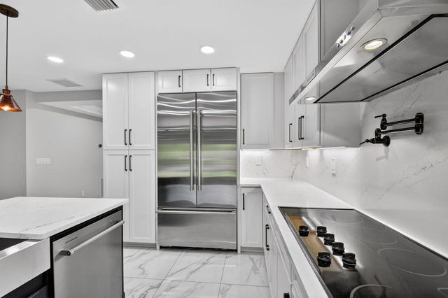2277 Summit Boulevard, West Palm Beach, FL 33406