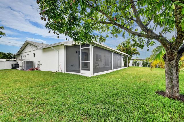2277 Summit Boulevard, West Palm Beach, FL 33406