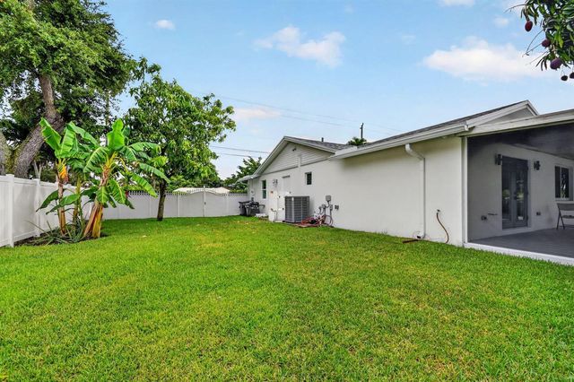 2277 Summit Boulevard, West Palm Beach, FL 33406