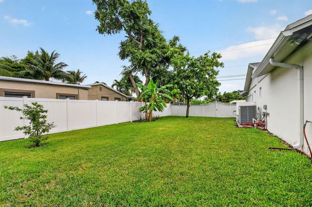 2277 Summit Boulevard, West Palm Beach, FL 33406